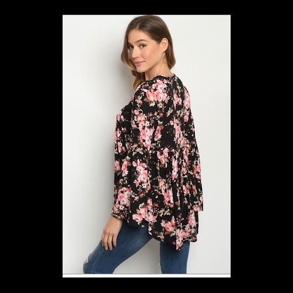 Chris & Carol Bohemian Floral Bell Sleeve Handkerchief Hem Top NWT Small - Picture 3 of 8